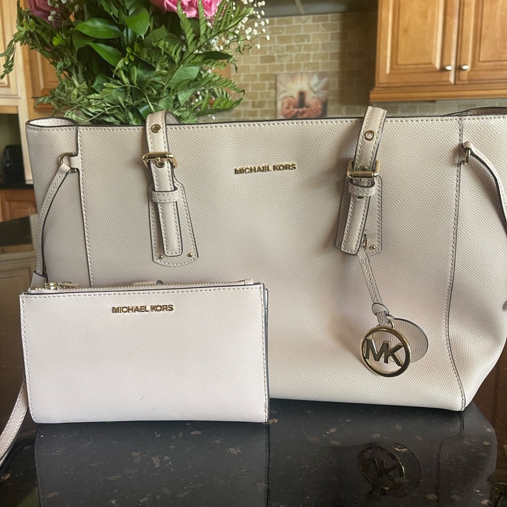 Soft pink Michael Kors bag w/ matching wallet